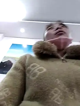 Snapshot of Bella-222 chatting on February 22, 3:21 pm Bella-222 online show from February 22, 3:21 pm