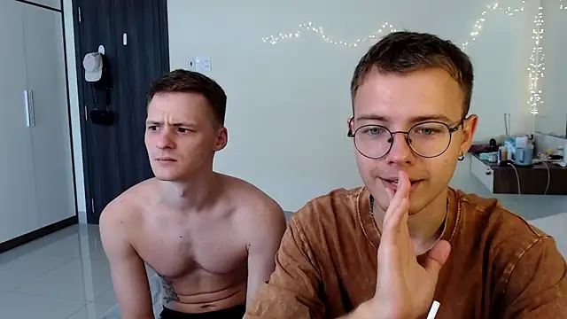 NikiKerryCum online show from May 23, 3:23 am