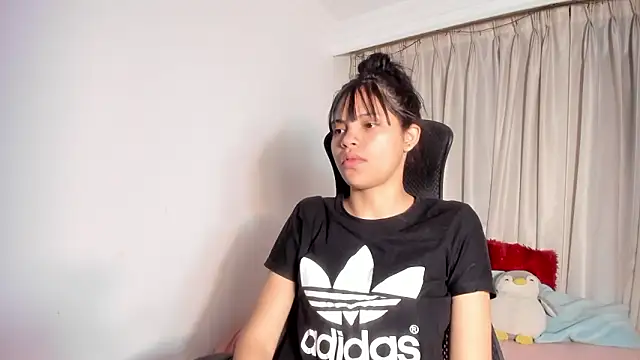 Snapshot of kendall_hernandez chatting on February 6, 2:20 pm kendall hernandez online show from February 6, 2:20 pm