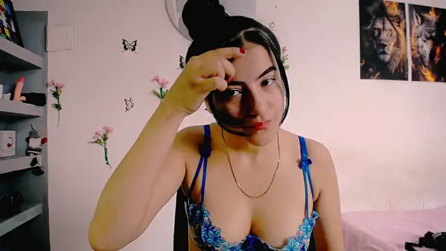 Snapshot of charlotte_petit_ chatting on February 17, 4:13 pm charlotte petit online show from February 17, 4:13 pm