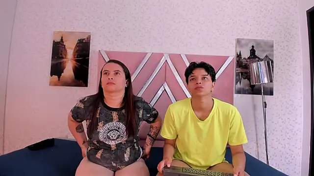 Snapshot of natasha_and_zoe chatting on March 4, 11:16 am natasha and zoe online show from March 4, 11:16 am