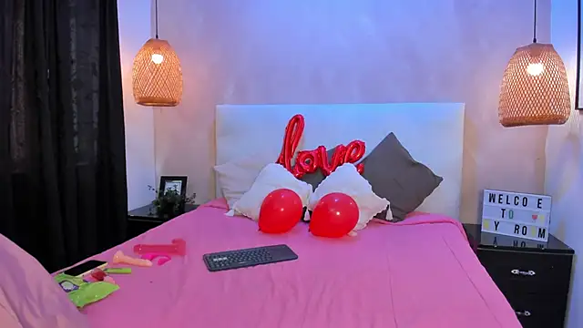 Snapshot of Hilaryportman chatting on February 11, 7:41 pm Hilaryportman online show from February 11, 7:41 pm