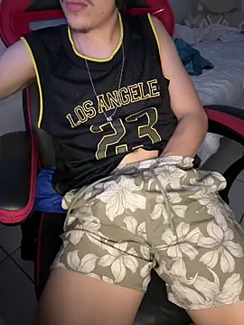 hungtwinkBR online show from April 12, 7:41 pm