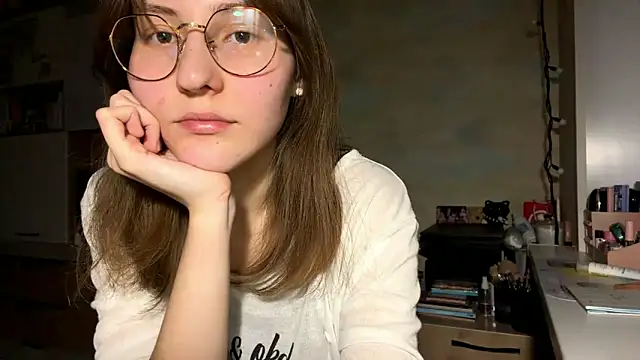 Snapshot of Miaaa_Moon chatting on February 10, 4:33 pm Miaaa Moon online show from February 10, 4:33 pm