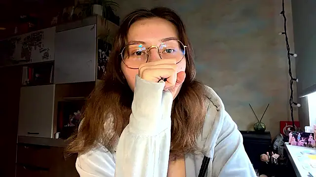 Snapshot of Miaaa_Moon chatting on March 4, 1:17 pm Miaaa Moon online show from March 4, 1:17 pm