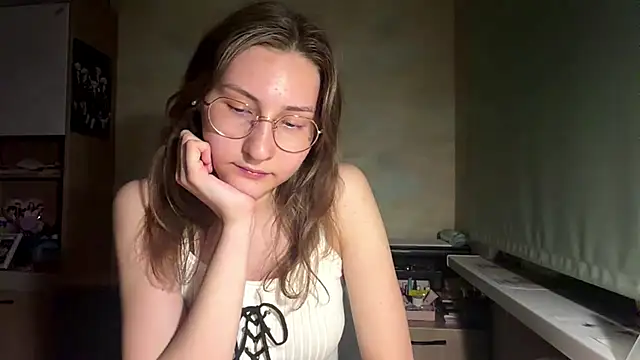 Miaaa Moon online show from May 26, 6:26 pm