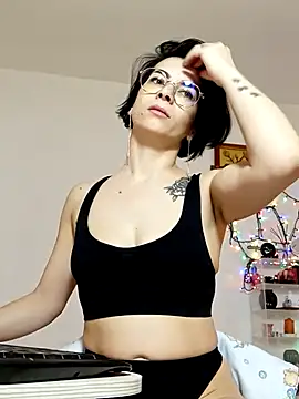 Snapshot of emacandy chatting on February 9, 8:18 am emacandy online show from February 9, 8:18 am