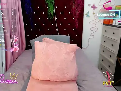 Snapshot of creamy_spot69 chatting on July 17, 8:24 pm creamy spot69 online show from July 17, 8:24 pm