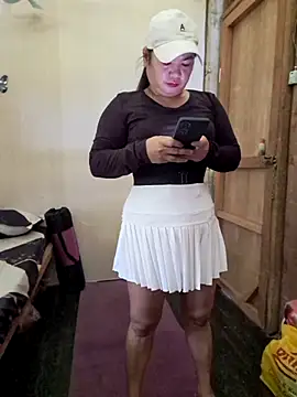 Snapshot of Zyramae_25 chatting on June 13, 4:32 am Zyramae 25 online show from June 13, 4:32 am