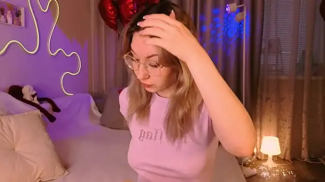 Snapshot of lusciousslily chatting on February 26, 1:37 am lusciousslily online show from February 26, 1:37 am