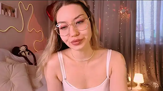 Snapshot of lusciousslily chatting on March 4, 4:29 am lusciousslily online show from March 4, 4:29 am