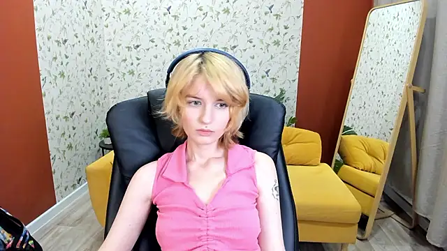 Snapshot of Akimo_ chatting on February 26, 1:21 pm Akimo online show from February 26, 1:21 pm