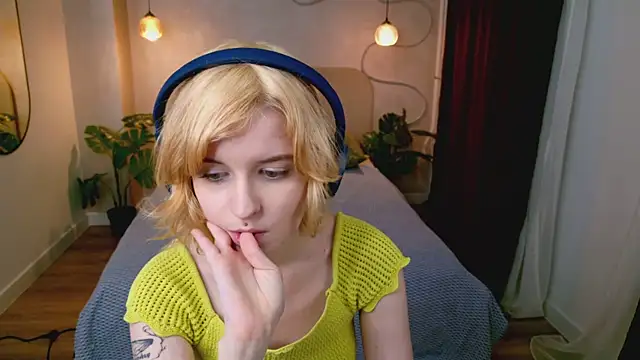 Snapshot of Akimo_ chatting on February 28, 2:51 pm Akimo online show from February 28, 2:51 pm