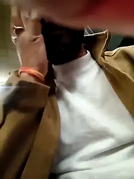 Snapshot of newtube0 chatting on February 3, 2:55 pm newtube0 online show from February 3, 2:55 pm