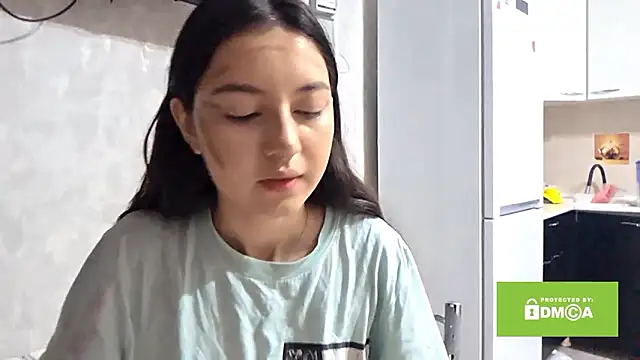 Snapshot of ZyntraLoom chatting on February 25, 12:15 pm ZyntraLoom online show from February 25, 12:15 pm