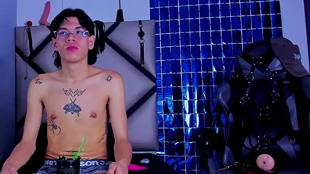 Snapshot of Bennet-Gray chatting on February 28, 4:13 am Bennet-Gray online show from February 28, 4:13 am