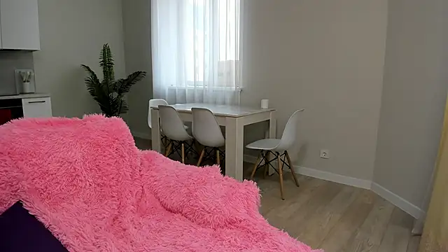 G0od girl online show from February 18, 8:32 am