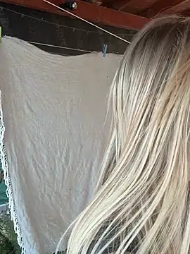 Snapshot of Ellie-rosee chatting on February 26, 3:11 pm Ellie-rosee online show from February 26, 3:11 pm