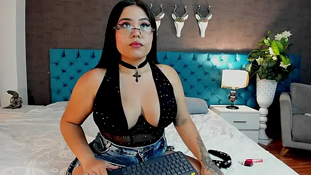 LunnaMoretti online show from April 4, 3:20 pm