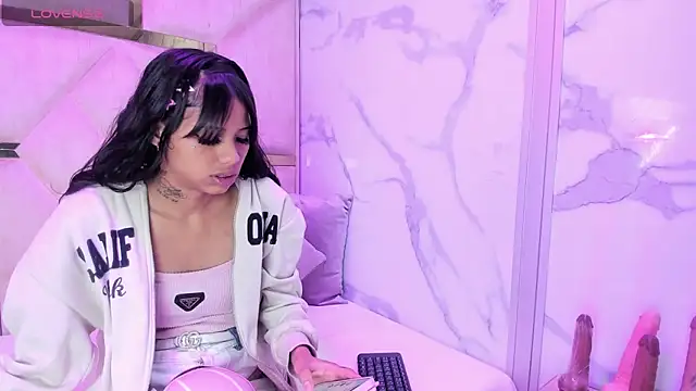 Snapshot of KendallArdent chatting on February 27, 2:50 pm KendallArdent online show from February 27, 2:50 pm