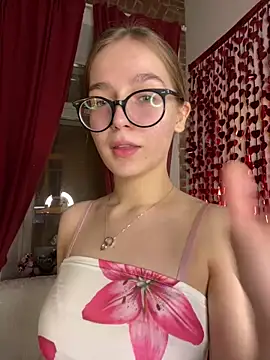 MyKittySayMeow online show from February 8, 7:06 pm