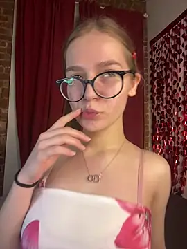 MyKittySayMeow online show from February 12, 9:43 pm