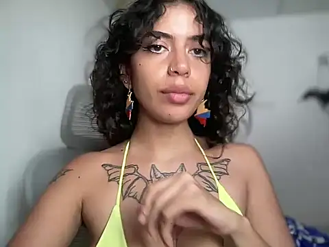 Snapshot of Antonia-bloom chatting on February 22, 6:50 pm Antonia-bloom online show from February 22, 6:50 pm