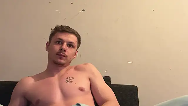 Snapshot of Lucas328706 chatting on February 27, 7:25 pm Lucas328706 online show from February 27, 7:25 pm