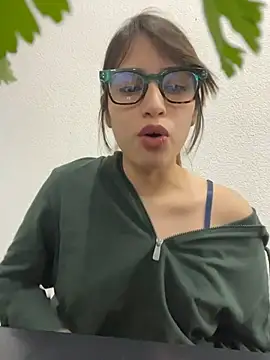 Snapshot of romyamo chatting on February 17, 1:57 am romyamo online show from February 17, 1:57 am