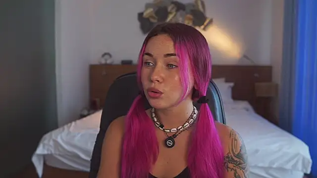 Sarah Pink online show from January 14, 1:44 am