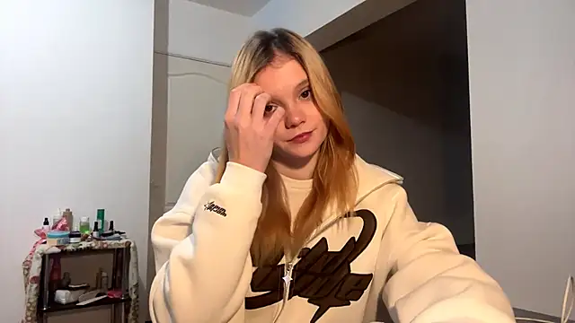 Snapshot of Tiffany_Muse chatting on February 6, 12:59 am Tiffany Muse online show from February 6, 12:59 am