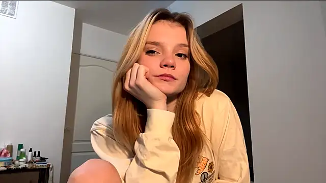 Snapshot of Tiffany_Muse chatting on February 10, 11:09 pm Tiffany Muse online show from February 10, 11:09 pm