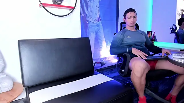 Snapshot of CRISTHIAN_WOLF1 chatting on July 15, 2:39 am CRISTHIAN WOLF1 online show from July 15, 2:39 am