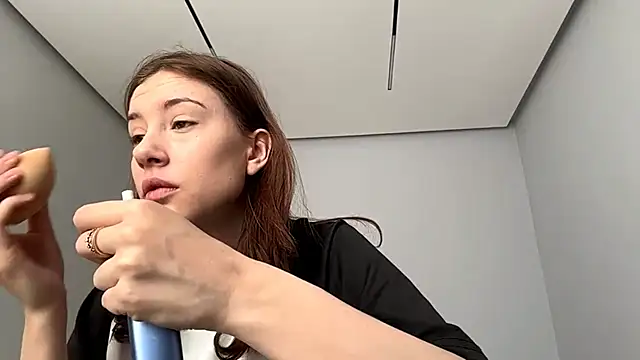 Snapshot of SofiaBlumer chatting on February 8, 5:11 am SofiaBlumer online show from February 8, 5:11 am