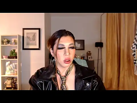 Snapshot of tsbigmilk chatting on February 6, 9:23 am tsbigmilk online show from February 6, 9:23 am