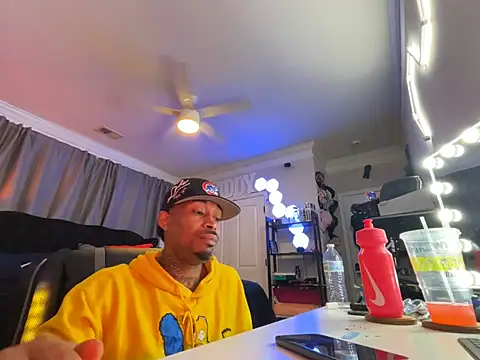 Snapshot of StillArQuez chatting on July 14, 5:40 pm StillArQuez online show from July 14, 5:40 pm