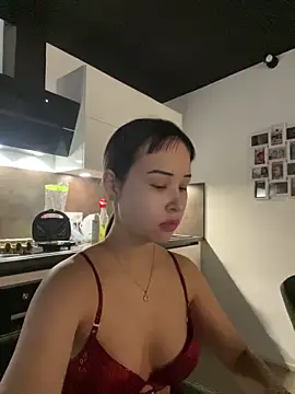 Just-Lilly online show from March 7, 12:35 pm