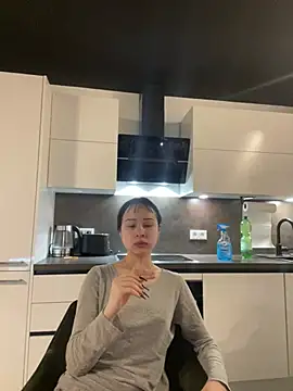 Just-Lilly online show from April 10, 1:49 pm