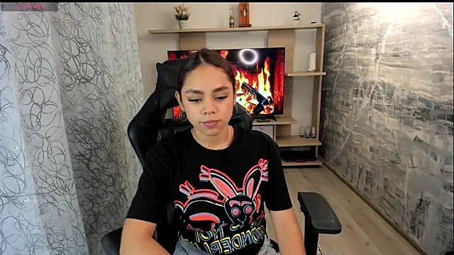 CarolineFyre online show from May 24, 3:06 pm