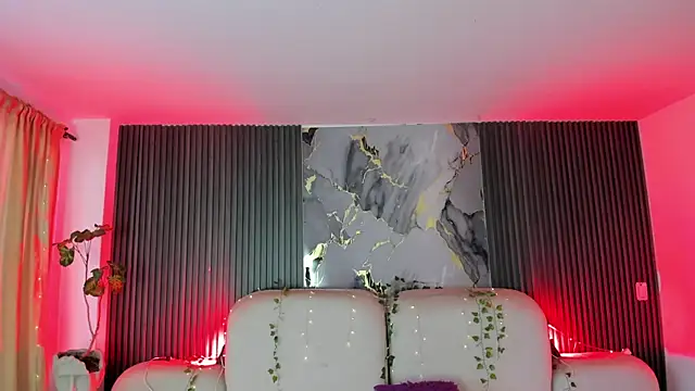 Snapshot of CarolineFyre chatting on June 25, 12:53 pm CarolineFyre online show from June 25, 12:53 pm