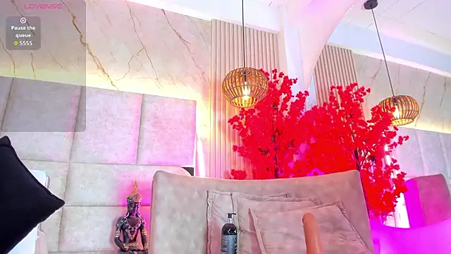 EmmaLovve online show from March 6, 2:30 am