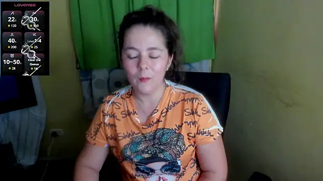 Snapshot of LuciaMiilf chatting on June 25, 9:41 pm LuciaMiilf online show from June 25, 9:41 pm