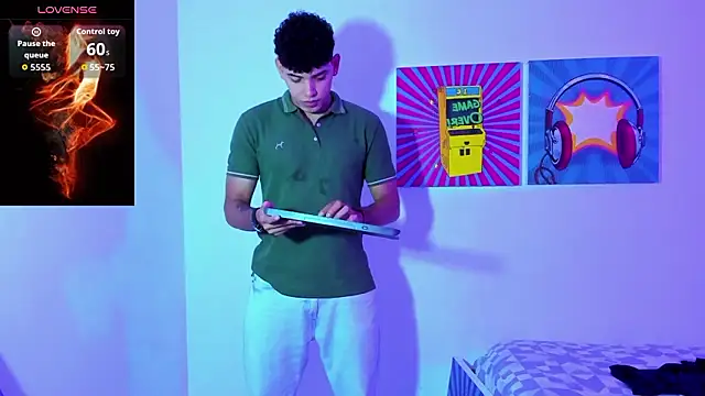 Snapshot of justin_payn14 chatting on February 10, 7:07 pm justin payn14 online show from February 10, 7:07 pm