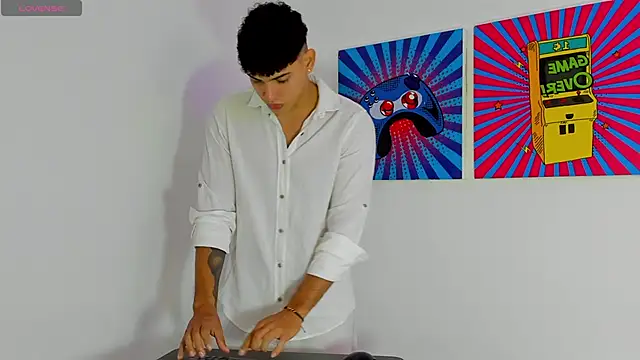 Snapshot of justin_payn14 chatting on February 17, 7:20 pm justin payn14 online show from February 17, 7:20 pm