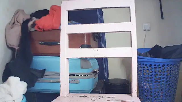 Snapshot of DontTellYourWife chatting on March 3, 4:18 am DontTellYourWife online show from March 3, 4:18 am