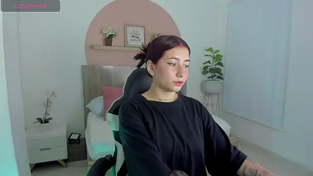 charlottee27  online show from February 27, 7:25 pm