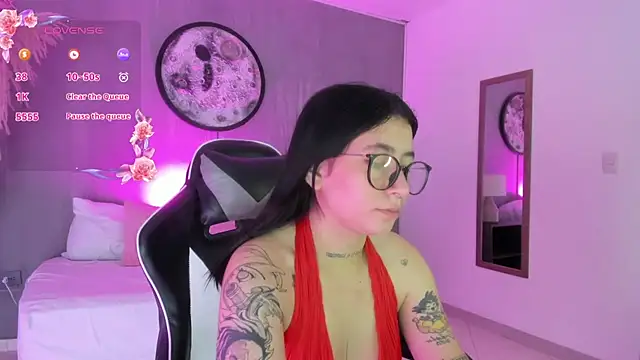Snapshot of charlottee27_ chatting on June 26, 1:54 am charlottee27 online show from June 26, 1:54 am