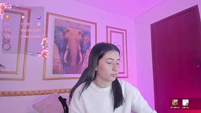 Snapshot of charlottee27_ chatting on July 10, 2:16 am charlottee27 online show from July 10, 2:16 am