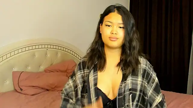 Snapshot of luna_yum chatting on February 14, 7:21 pm luna yum online show from February 14, 7:21 pm