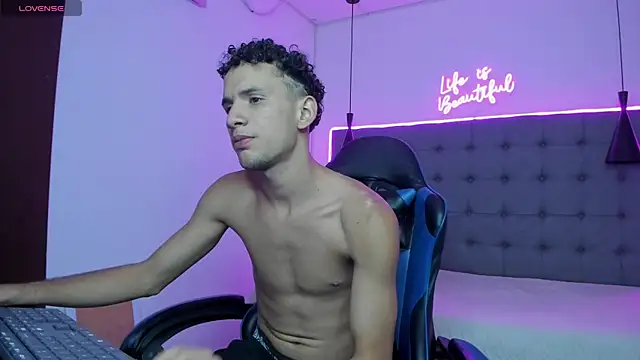 JDWhite18 online show from April 12, 11:32 pm